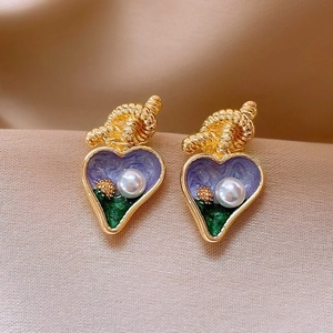 Vintage heart earrings with purple enamel, knot design and centered pearl on gold base