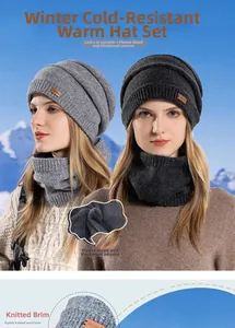 Détail de la doublure en polaire épaisse de l'ensemble bonnet et écharpe tricotés