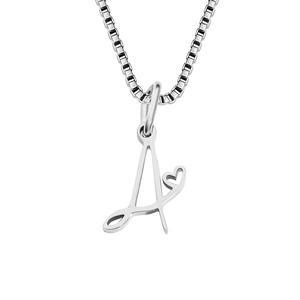 Collier argenté avec lettre A cursive et petit pendentif cœur sur chaîne box