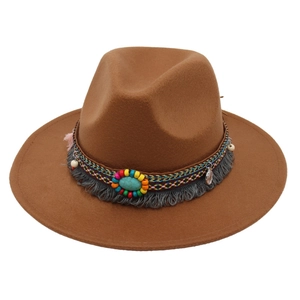 Cappello fedora marrone stile boho con perline, turchese e dettagli di nappe