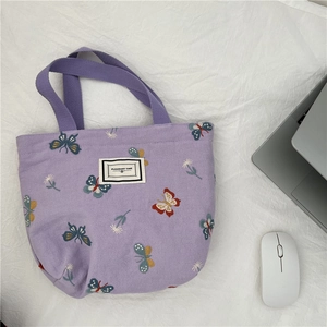 Sac fourre-tout en toile violette avec broderie papillon et étiquette Pleasant Time
