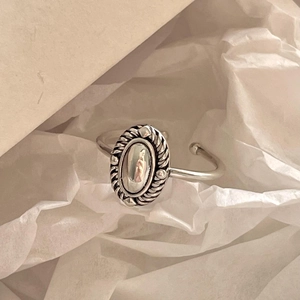 Minimalist 925 sterling silver oval ring with vintage woven texture and adjustable band