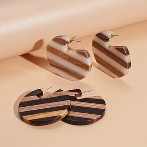 Retro geometric resin and wood hoop earrings with striped pattern and silver needle