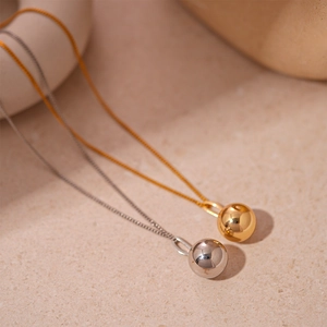 Collier minimaliste en acier inoxydable avec pendentif boule en or et argent