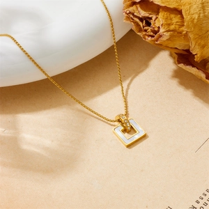 Quadratischer Anhänger Halskette Edelstahl 18K Vergoldet Muscheleinlage Rhinestone Elegant Minimalistisch Schmuck Damen