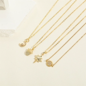 Colliers dorés plaqués 14K avec pendentifs lune, soleil et étoile sertis de zircons cubiques