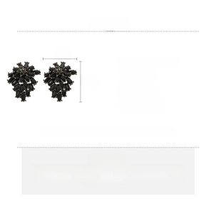 Detailed size chart and material specifications for black floral rhinestone stud earrings