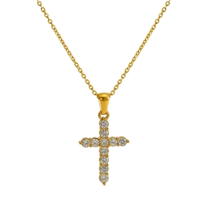 Gros plan du pendentif croix en acier plaqué or 18K avec 11 zircons étincelants