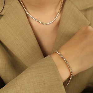 Ensemble collier et bracelet tennis plaqué or 18k avec pierres de zircon blanc