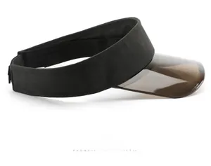 Vista laterale del cappello a visiera parasole nera con tesa marrone chiara