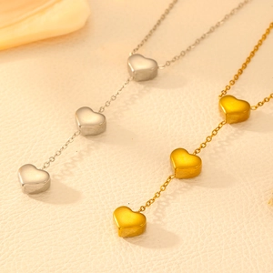 Colliers minimalistes en acier titane doré 18k et argent avec trois pendentifs cœur