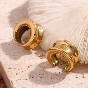 Boucles d'oreilles clips double U en acier inoxydable plaqué or 18K sur fond roche