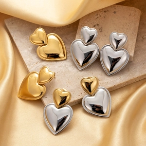 Orecchini a doppio cuore in acciaio inossidabile lucido in oro e argento