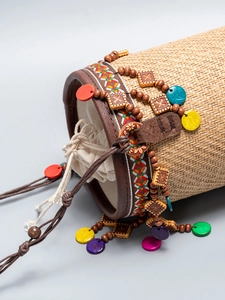 Sac seau en paille ethnique avec perles colorées et rubans en jacquard à motifs