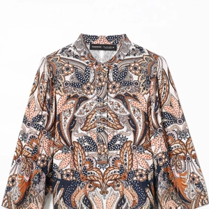Robe femme à manches longues imprimé paisley avec ceinture nouée à la taille
