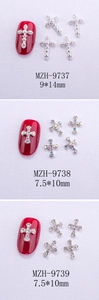 Tre stili di croci per nail art in lega con strass e perle su base in tessuto viola