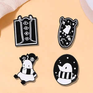 Cartoon Brooches Enamel Pins Black White Metal Alloy Badges Creative Bird Penguin Starry Night Artistic Decoration