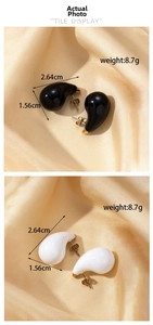 Detailed view of drop earrings with dimensions 2.64cm length and glossy enamel finish