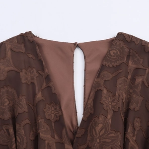 Robe sirène marron élégante à motif floral en jacquard avec ceinture et dos ouvert