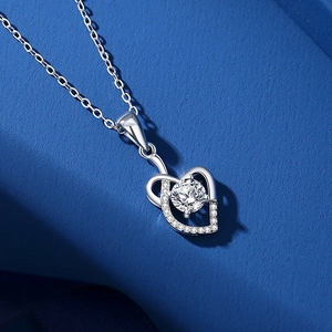 Classic S925 sterling silver heart necklace with a brilliant moissanite diamond pendant