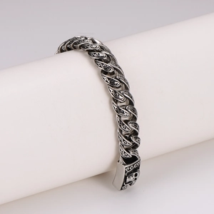 Retro stainless steel curb chain bracelet with ornate carvings and skull clasp for men