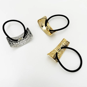 Elastic hair ties with irregular hammer-patterned gold and silver zinc alloy metal plates