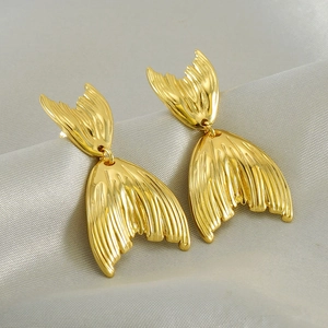 Fishtail Mermaid Tail Dangle Earrings For Women 18K Gold Plated Stainless Steel Ribbed Vertical Texture Retro Elegant Accessory