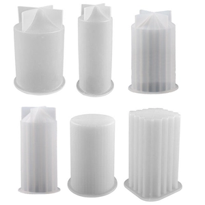 Set di sei stampi in silicone geometrici per candele fai-da-te con cilindri rigati