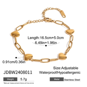 Detail showing dimensions and 5.7g weight of the gold heart paperclip bracelet