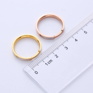 Close-up showing the precise 1.8cm inner diameter of the shell and rhinestone ring