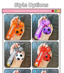 Détails de porte-clés foot colorés avec bracelets silicone et charmes de footballeur