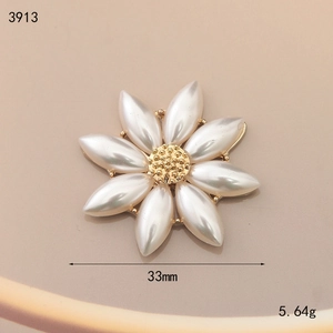 Macro detail of 33mm gold-tone flower pendant with pearl petals and 5.64g weight