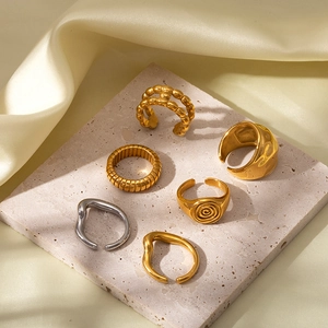 Set of 6 minimalist vintage style 18k gold plated stainless steel spiral open rings