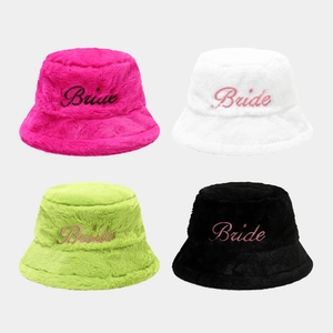 Bob En Fausse Fourrure Brodé Bride Chaud Douce Peluche Pour Enterrement De Vie De Jeune Fille Mariage Accessoires Femmes