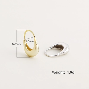 Minimalist bean-shaped 925 silver hoop earrings in gold and silver finish with dimensions