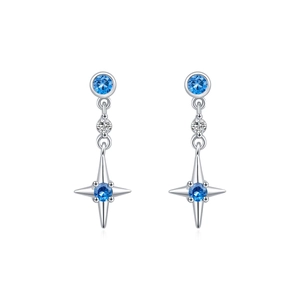 Boucles d'oreilles étoiles en argent s925 ornées de faux aigues simulant l'aigue-marine