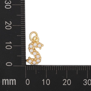 Detailed size measurement of a gold S-shaped pearl pendant with a millimeter ruler