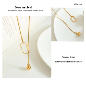 Detail of 18k gold plated sweater chain featuring geometric pendant and sleek snake link