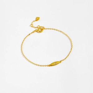 Elegant 925 sterling silver gold-plated bracelet with oval charm and white diamond