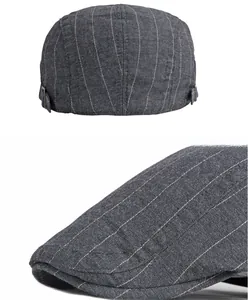 Gros plan détaillé de la casquette grise à rayures avec boucle en métal et coutures fines