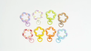 Star-shaped spring ring connectors in eight colors for DIY keychains and jewelry making