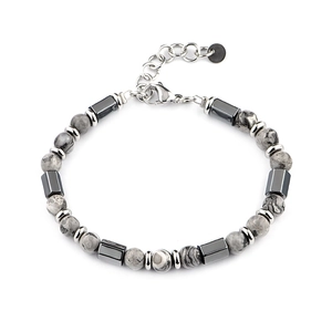 Détail d'un bracelet pour homme avec hématite, pierres œil de tigre et fermoir mousqueton