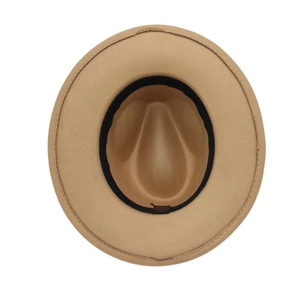 Vista dall'alto del cappello fedora in feltro cammello con fascia interna e texture