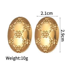 Golden oval embossed earrings with vintage floral pattern and 2.9cm length dimension