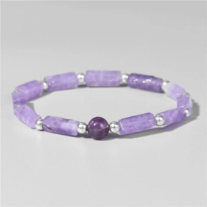 Armband aus natürlichem Amethyst mit quadratischen lila Perlen und silbernen Akzenten