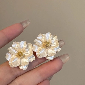 Elegant white camellia flower stud earrings with golden center in a French vintage style