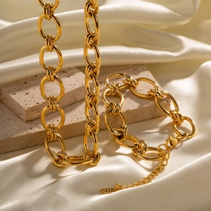 Parure de bijoux en maille épaisse en acier inoxydable plaqué or 18 carats sur soie