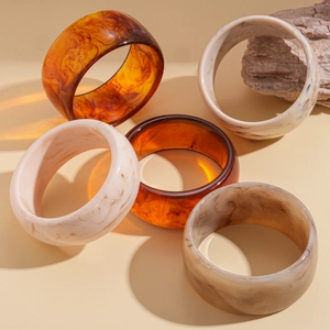 Retro resin geometric bangle set with marble and amber tortoiseshell textures for women