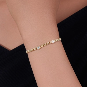 Elegante bracciale in argento S925 dorato con doppio cuore e zirconi chiari al polso
