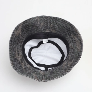 Washed camo bucket hat in 100% cotton with a breathable design for jungle adventure hiking
